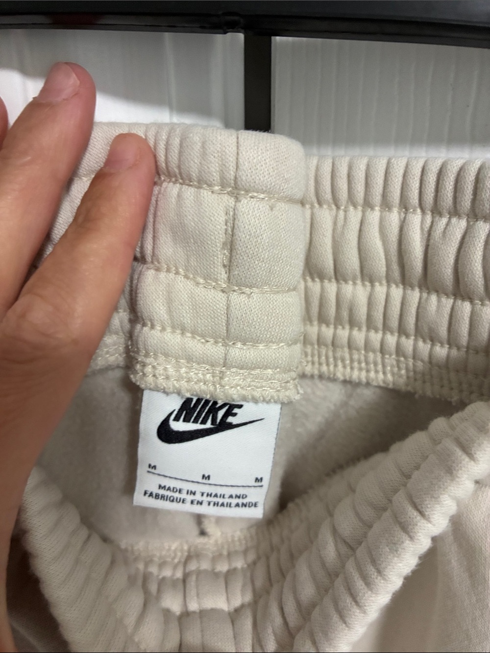 Nike women’s Light Cream Jogger Sweatpants - Fleece Set - Picture 4 of 7